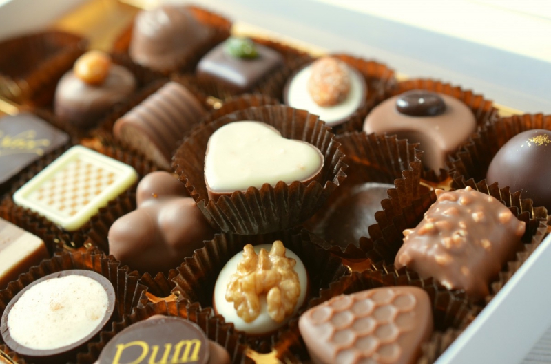 boulangerie-ST ETIENNE DE TINEE-min_chocolates_food_candy_calories_nibble_chocolate_heart-782043